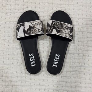 TKEES Snake Pattern Black Slides